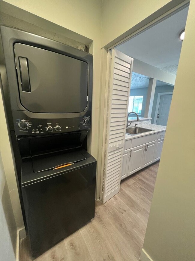 Building Photo - 2 br, 1 bath House - 104 E TIFFANY DRIVE #2