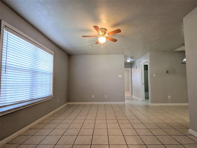 Foto del edificio - 5343 Cherie Crest Ct