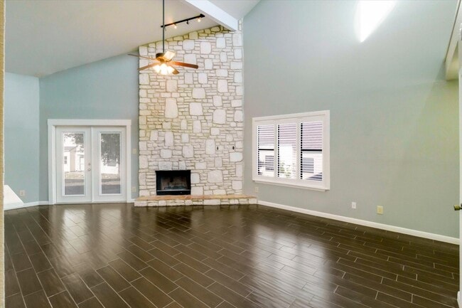 Foto del edificio - 8401 Echo Creek Ln