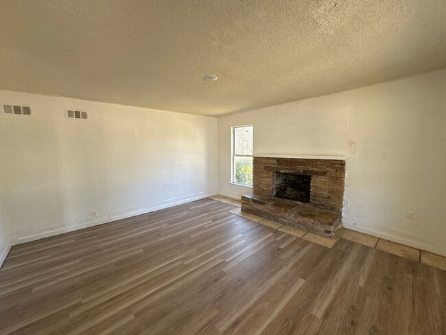 Building Photo - 455 Danville Rd