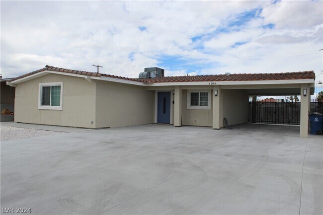 Building Photo - 4104 Las Lomas Ave