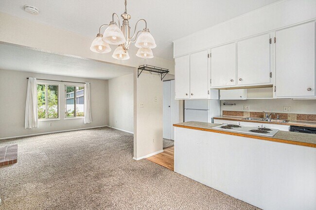 Foto del edificio - Updated 4-Bedroom Home in Village East – Available Now!