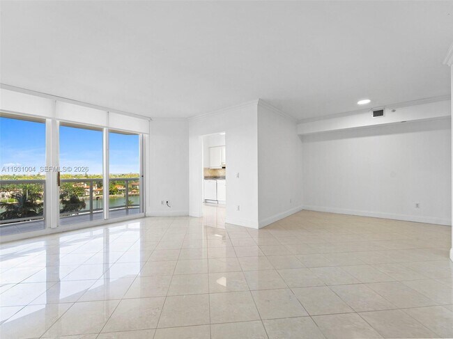 Foto del edificio - 4779 Collins Ave