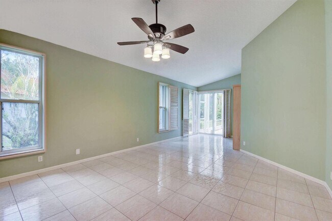 Building Photo - 132 Private Pl