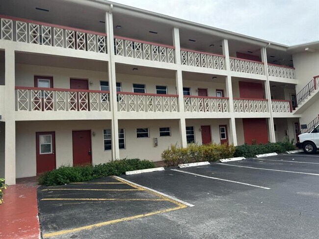 Foto del edificio - 4730 NW 10th Ct