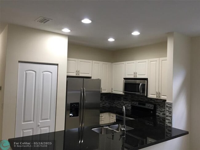 Building Photo - 3118 Coral Ridge Dr