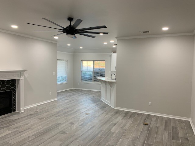 Foto del edificio - 6113 Hollyhock Ln