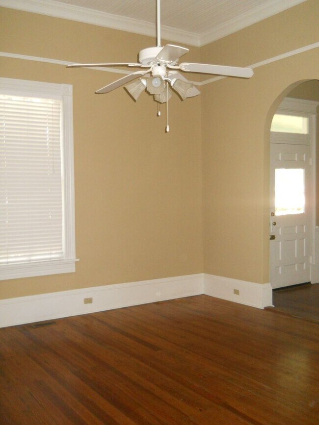 Foto del edificio - Beautiful, well maintained older home in t...