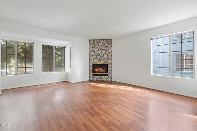 Building Photo - 2248 Del Mar Rd
