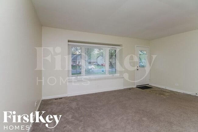 Building Photo - 125 S Orchard Dr