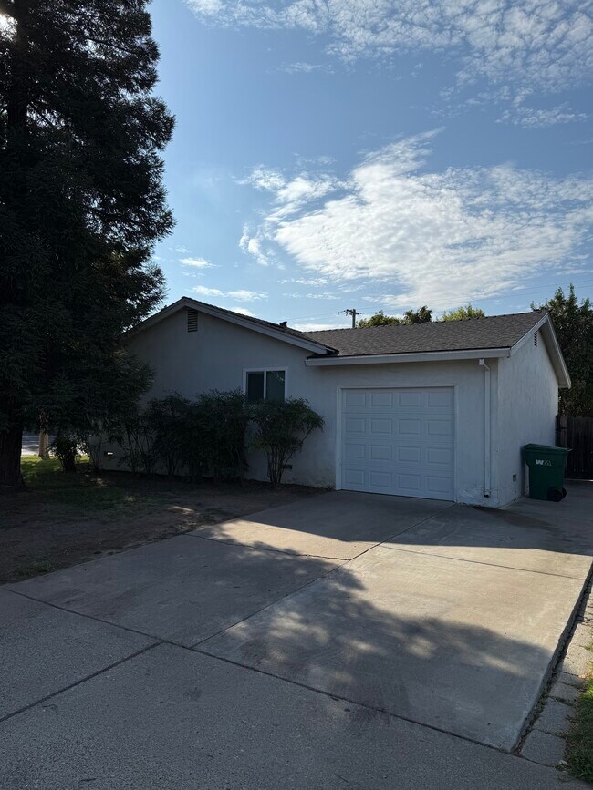 New garage door with remote door opener - 1101 S Ham Ln