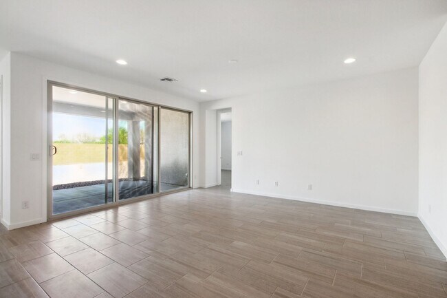 Building Photo - 5 Bedroom Single Family in Goodyear