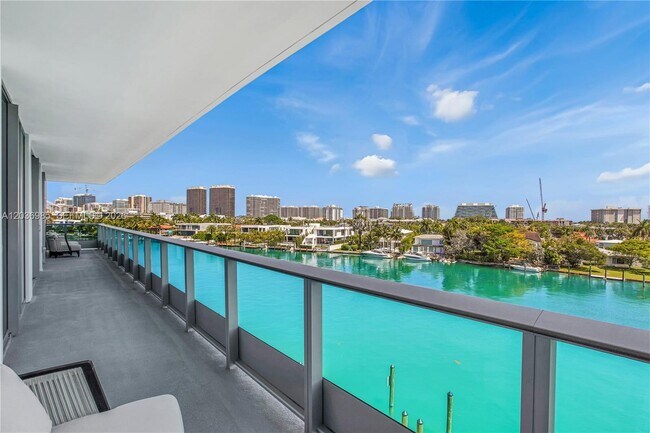 Foto del edificio - 9221 E Bay Harbor Dr