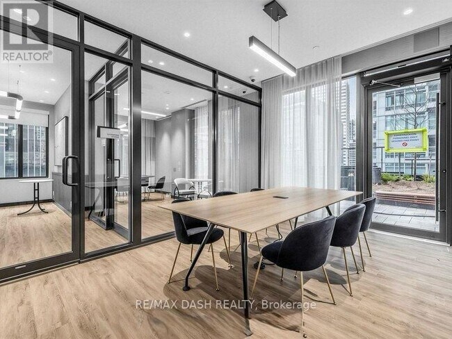 Building Photo - 20 Soudan Ave