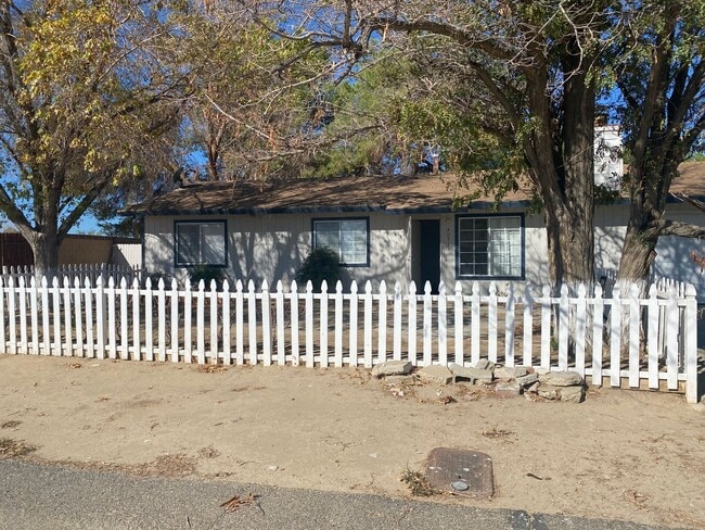 Building Photo - Lake Los Angeles 3 bedroom