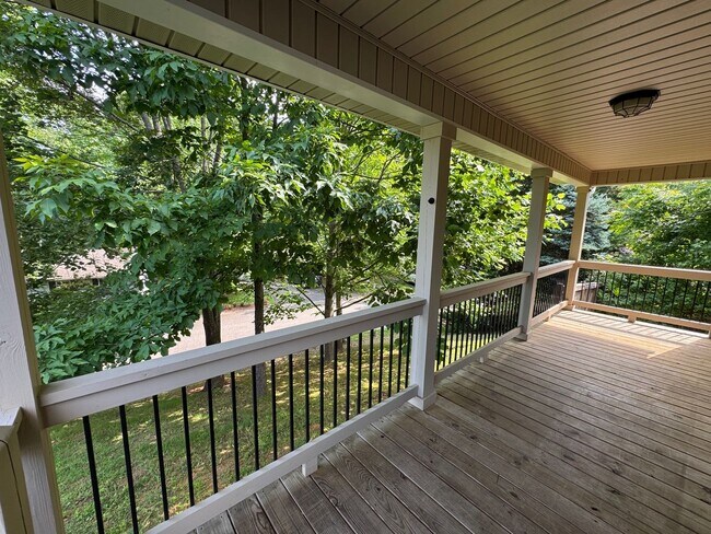 Building Photo - Oakley - Modern Three Bedroom