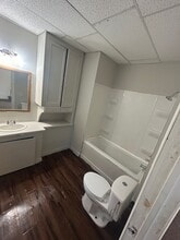Building Photo - 303 Jervis St