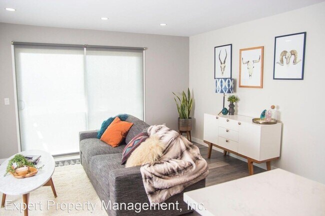 Foto del edificio - 2121 Newcastle Ave