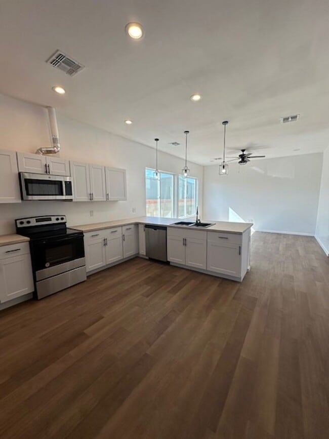 Building Photo - 5022 S 35th Ave