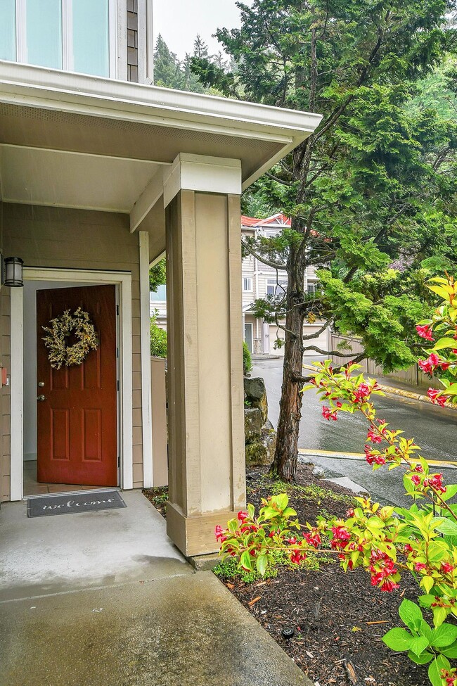 Building Photo - 3500 E Lake Sammamish Pky SE