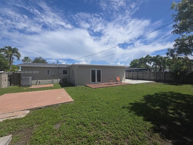 Foto del edificio - 9971 Dominican Dr