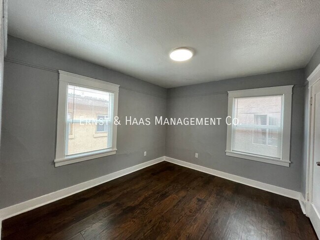 Foto del edificio - Fantastic 4 Bedroom  2 Bath Apartment Near...