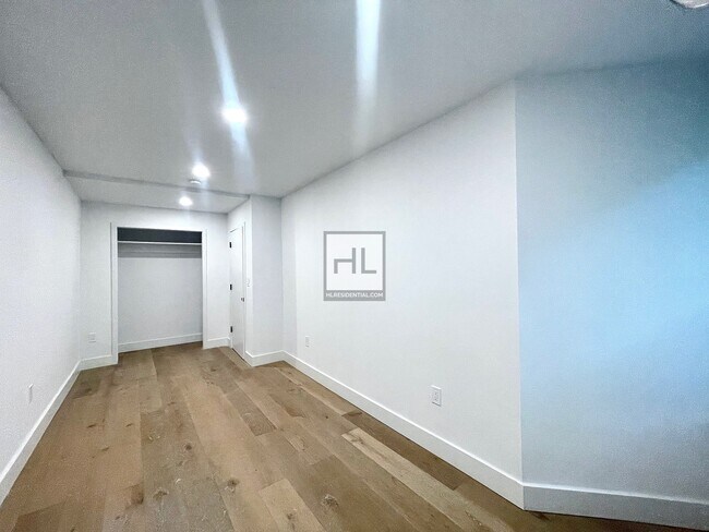 Building Photo - Newly Renovated 3 Bed w Private Backyard b...