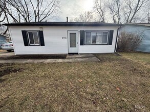 Building Photo - 2113 W Kirby Ave