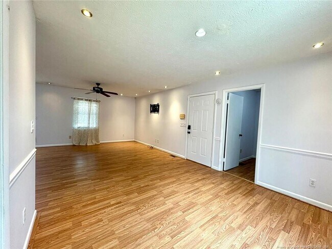 Foto del edificio - 5219 Mawood Ave