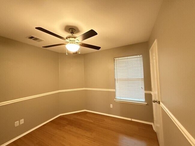 Foto del edificio - 216 Pullman Pl Blvd