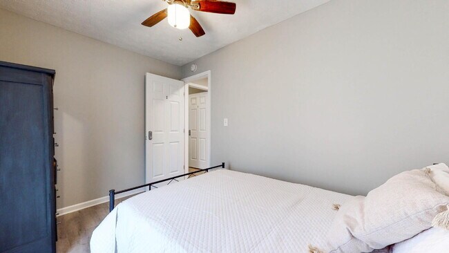 Foto del edificio - Live in Bedford Estates, a 2-minute drive to the transit stop S Hairston Rd & Manly Ct.