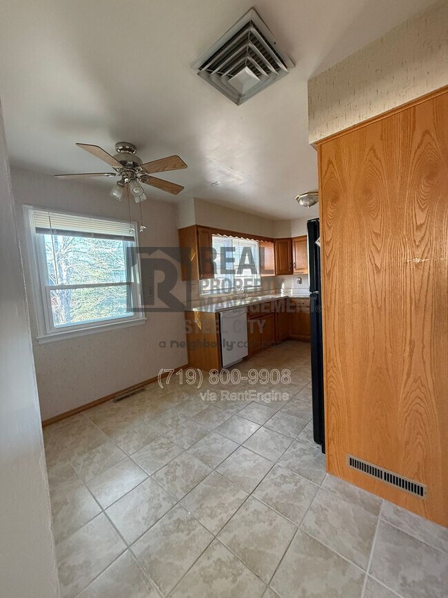 Foto del edificio - 1813 Iroquois Rd