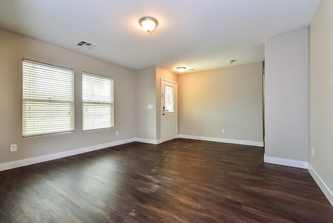 Building Photo - 3609 N Porch Swings Way