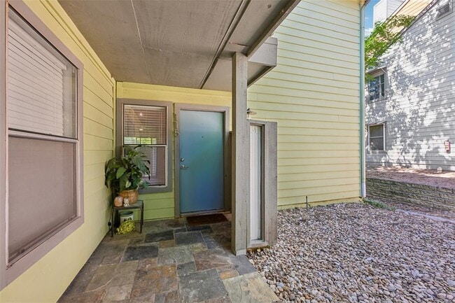 Building Photo - 3204 Menchaca Rd