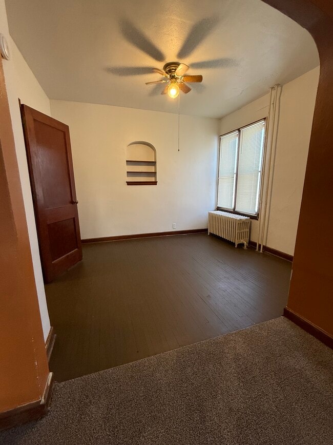 Building Photo - 825 9th Ave N