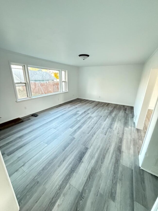 Building Photo - 1604 Mary St