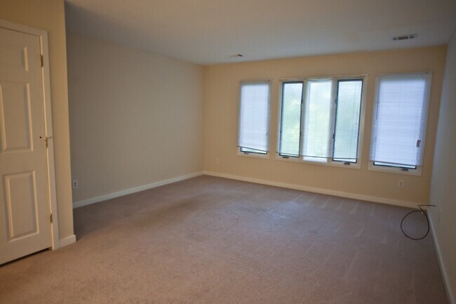 Photo - Live close to campus at Mill Creek. Pool a... House