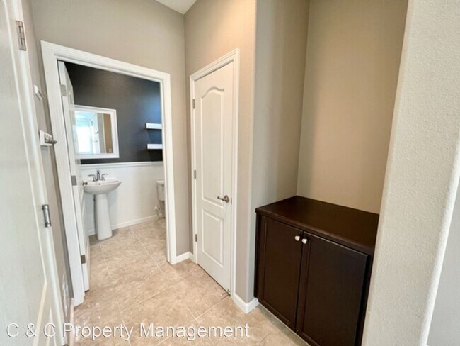 Foto del edificio - 2 br, 2.5 bath House - 2073 E Christensen Dr.