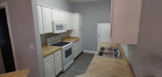 Foto del edificio - 119 Fountain Pointe Ln