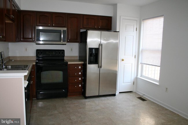 Building Photo - 7105 Fox Harbor Way