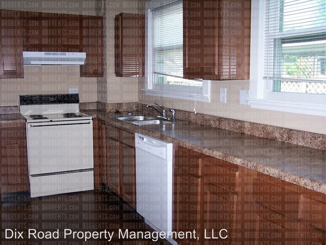 Building Photo - 4 br, 2 bath House - 903 Main Street,