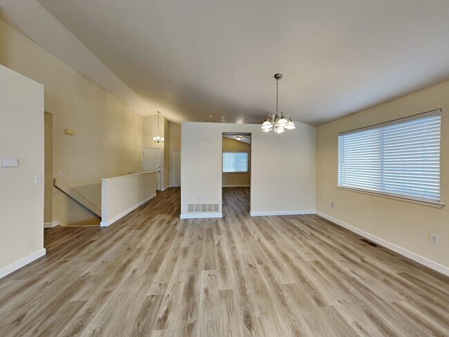 Building Photo - 5798 Charlotte Pkwy