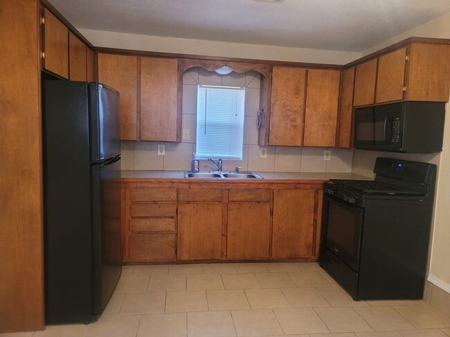 Foto del edificio - 1 Bedroom House for Rent