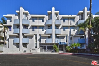 Building Photo - 5350 White Oak Ave