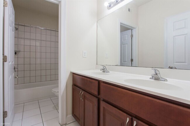 Building Photo - 3 br, 1 bath Triplex - 1921 N 7TH ST Unit 3