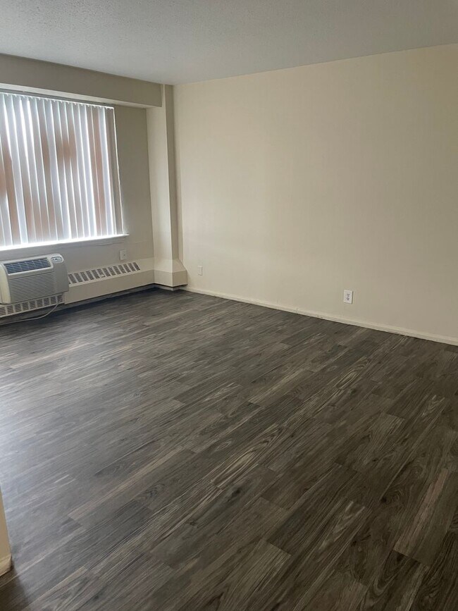 Interior Photo - Capitol View