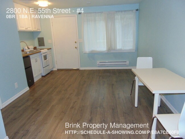 Building Photo - Charming Studio Minutes from UW!