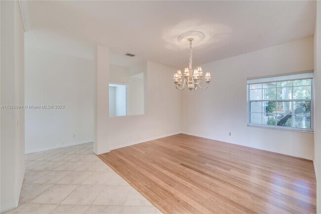 Building Photo - 480 Montclaire Dr