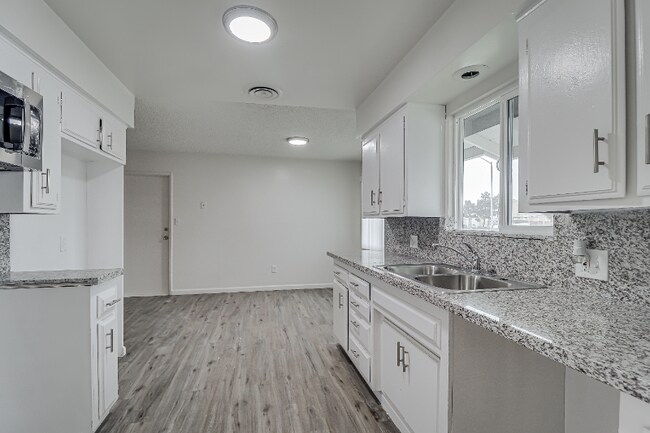 Foto del edificio - 1001 Mira Loma Dr