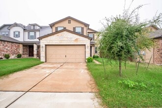 Building Photo - 907 Solitude Dr